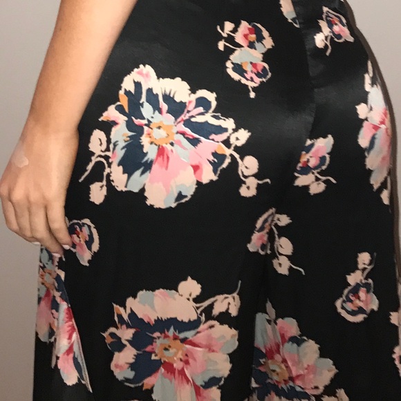 ANTHROPOLOGIE FLORAL PANTS - Picture 2 of 4